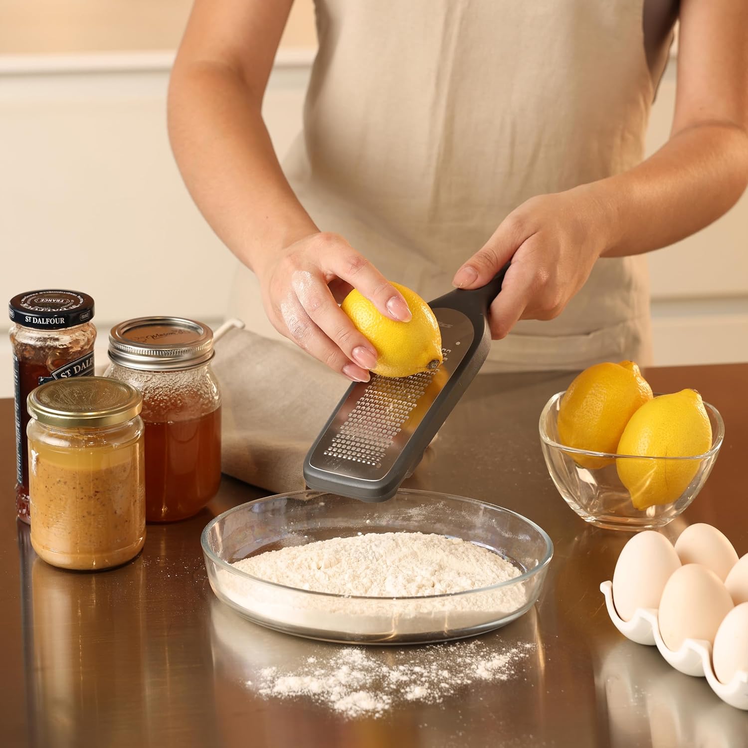 Zyliss Fine Grater Beluga Grey 280mm x 72mm x 24mm E900063 | Eco Handle Zyliss Fine Grater Beluga Grey 280mm x 72mm x 24mm E900063 | Eco Handle