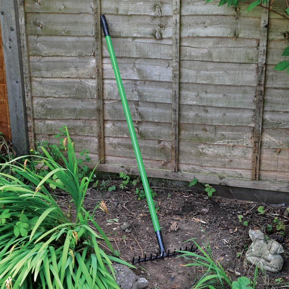 Kingfisher Long Handle 12 Tooth Garden Rake Green CS540 | Durable Carbon Steel Head | For Soil-Borders and Garden Beds
