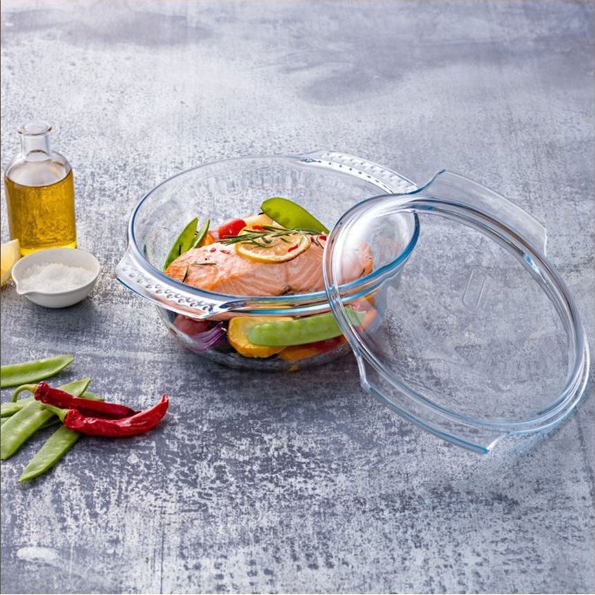 Pyrex Round Glass Casserole Dish with Lid Clear 1.5Ltr | Oven Safe Cookware | Cooking and Storage Dish