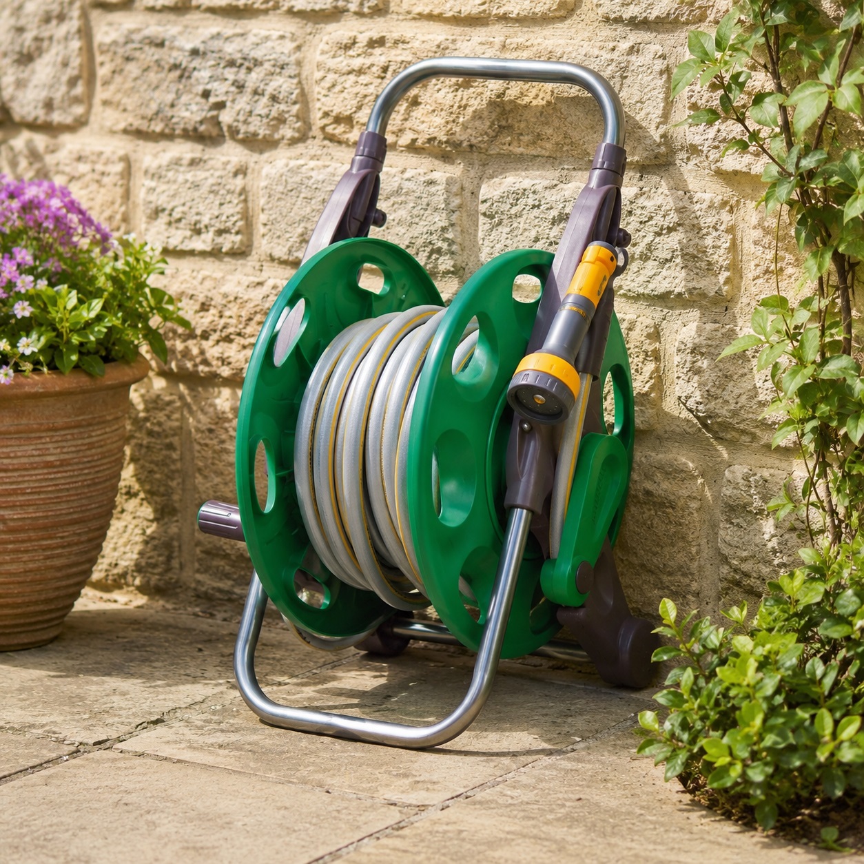 Hozelock 2-in-1 Empty Hose Reel Green Grey 60Mtr 2475 | Wall Mounted or Free Standing Pipe Cart | Reinforced Steel Axle Manual Rewind Garden Storage | Supplied with Complete Fittings