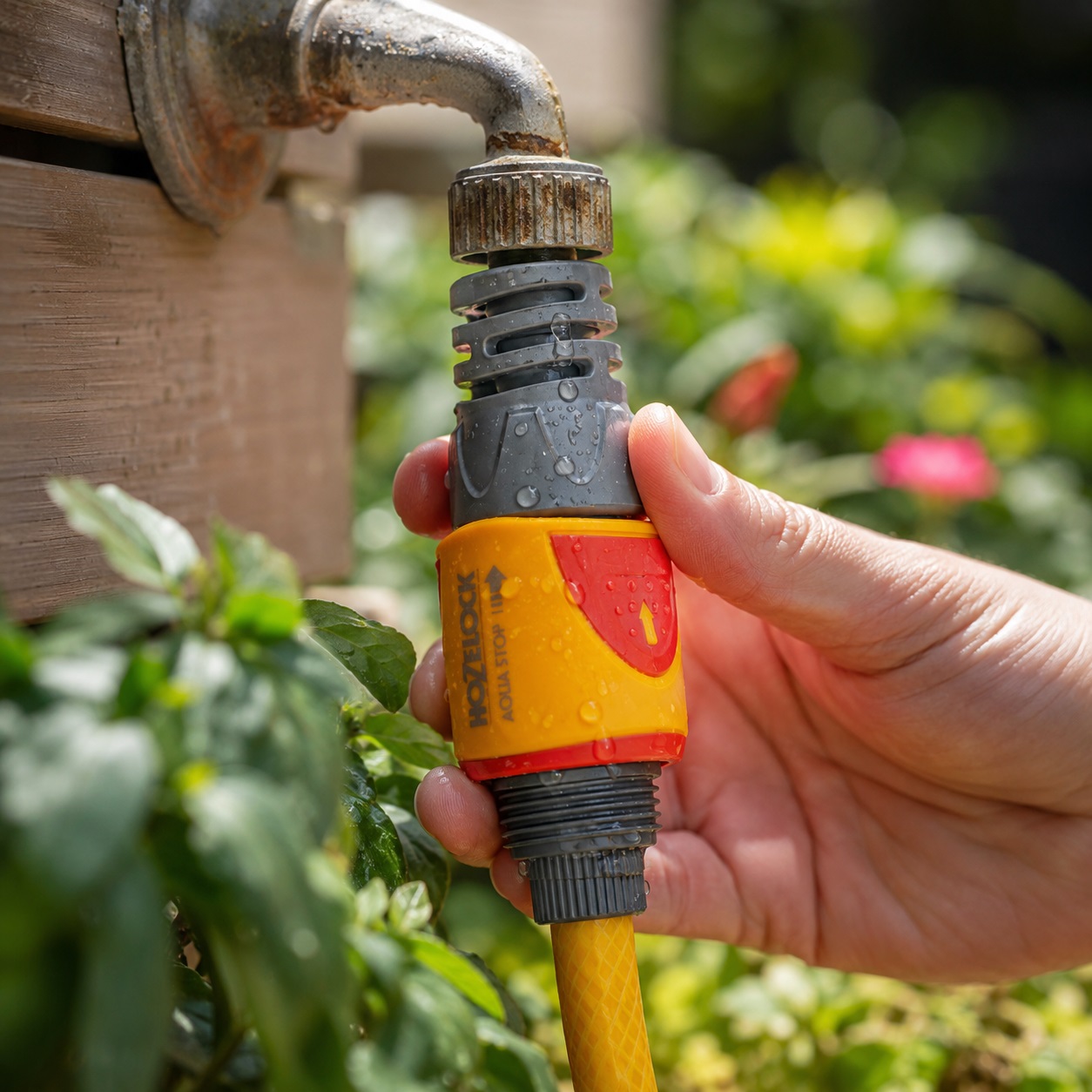 Hozelock Soft Touch Aqua Stop Flex Connector Multicolour 12.5-15mm 2055P0000 | Supplied With Complete Fittings | Garden Watering Equipment | Flexible Water Connector | Durable Hose Fitting | Irrigation Connector