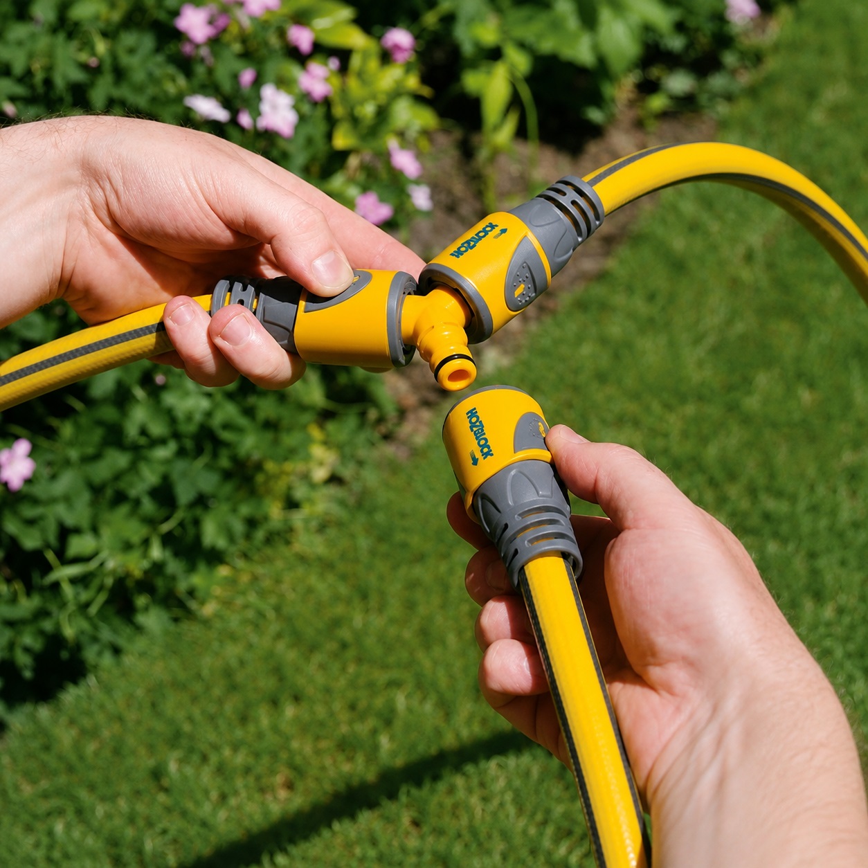 Hozelock Y Connector Yellow 2293P9000 | Garden Hose Y Split Connector | 2-Way Hose Pipe Connector | Water Hose Joiner | Supplied with Complete Fittings