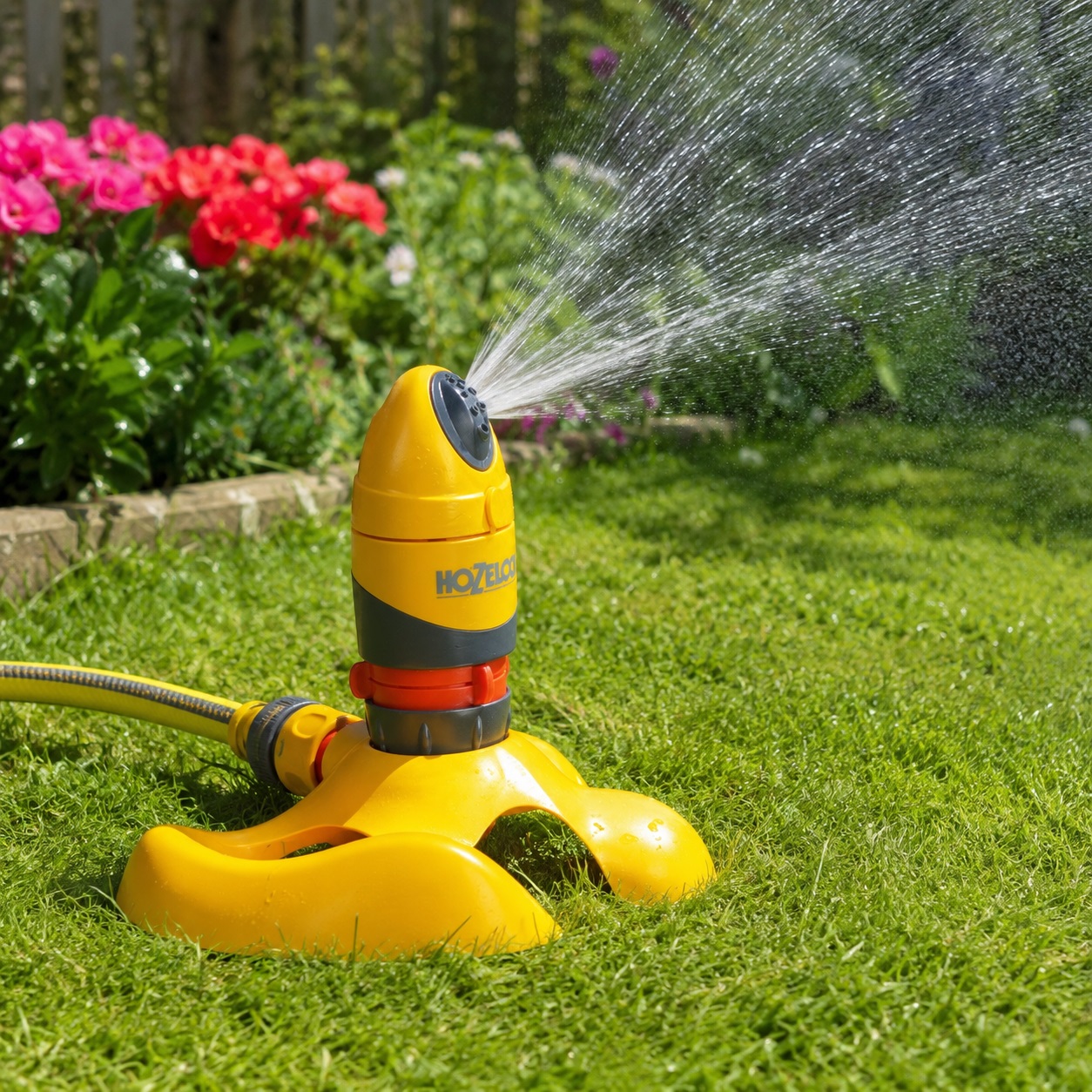 Hozelock Aquastorm 360 Rotary Sled Sprinkler Yellow and Grey 2333 | Garden Hose Lawn Sprinkler | 314 Square Meter Coverage | Water Powered Motor | 5 Variable Spray Nozzles | Supplied with Complete Fittings